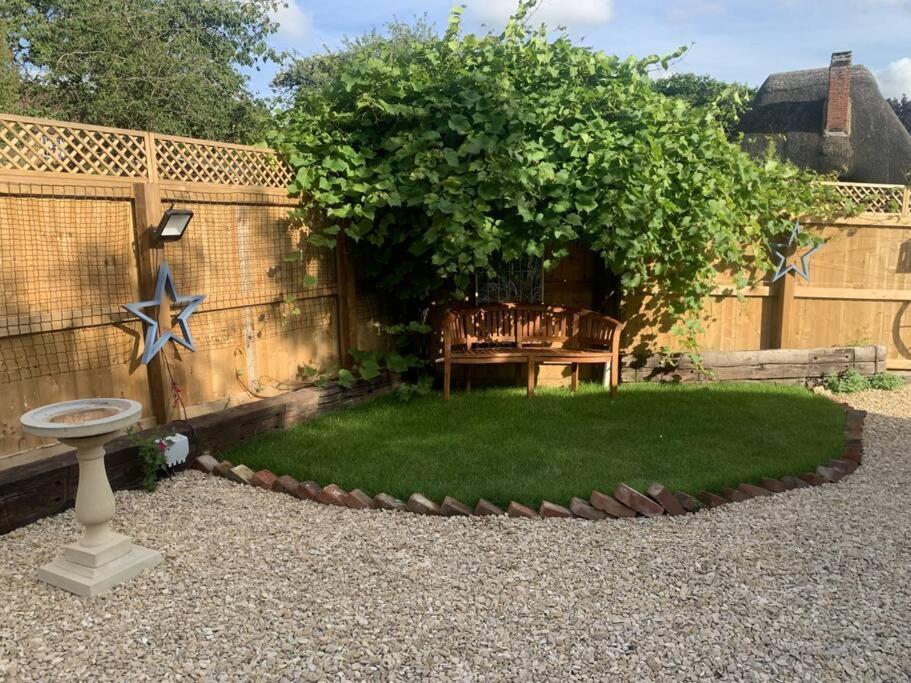 The Shack - Thatched Self Contained Annex Collingbourne Ducis Exteriér fotografie
